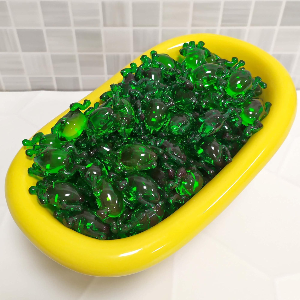 Caja Regalo 70 Perlas De Baño Con Aroma A Manzana - Con Aceite De Soja - Hidrata, Suaviza Y Perfuma La Piel - Forma Rana_4