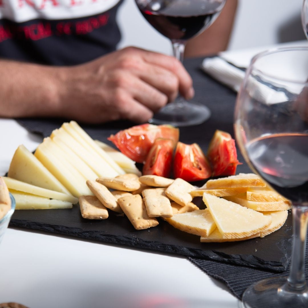 Queso Semicurado Entero De Oveja Con Caja Gourmet (1,3 Kg) | Elaboración Artesana Quesos De La Mancha_4